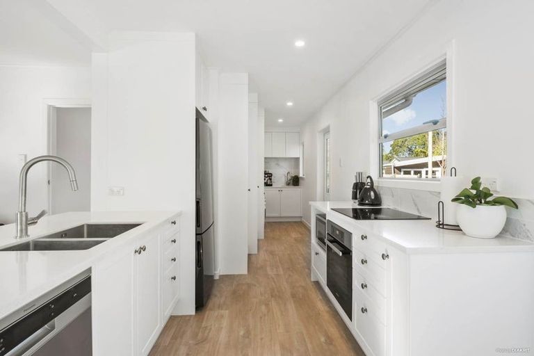 Photo of property in 2/113 Nile Road, Milford, Auckland, 0620