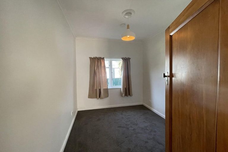 Photo of property in 8 Birdwood Road, Waterloo, Lower Hutt, 5011