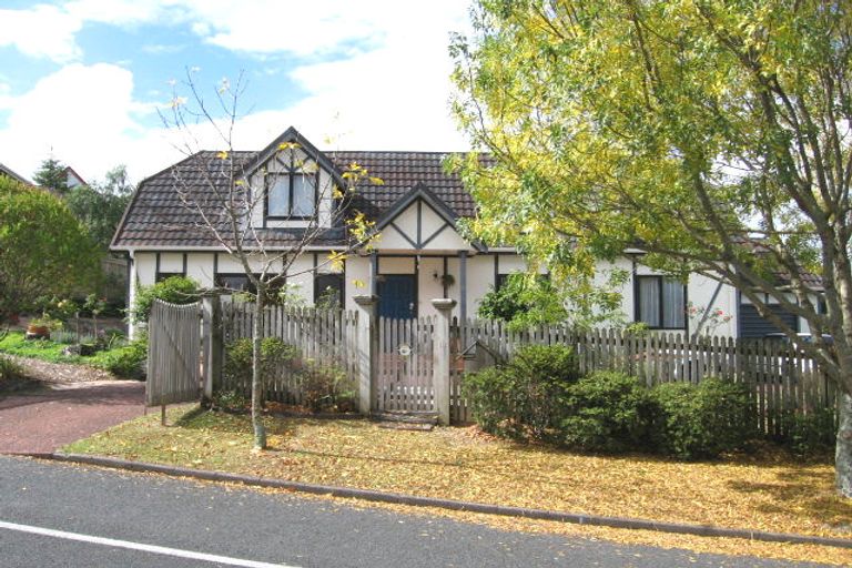 Photo of property in 1 Da Vinci Place, West Harbour, Auckland, 0618