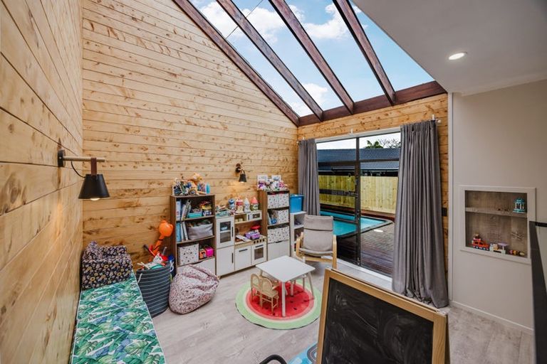 Photo of property in 168 Walter Strevens Drive, Conifer Grove, Takanini, 2112
