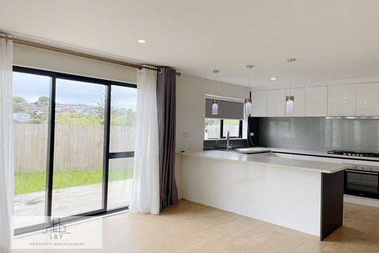 Photo of property in 98 Cardiff Road, Pakuranga, Auckland, 2010