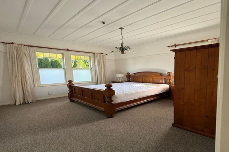 Photo of property in 5 Gilbert Street, New Plymouth, 4310