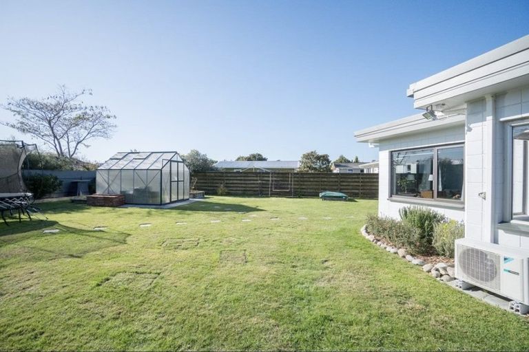 Photo of property in 15 Raglan Avenue, Cloverlea, Palmerston North, 4412