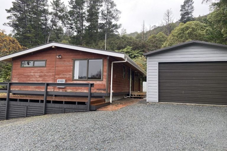 Photo of property in 95 Manuka Street, Stokes Valley, Lower Hutt, 5019