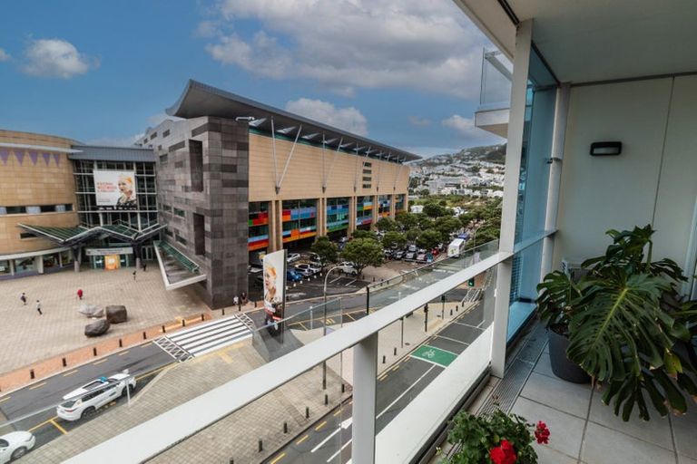 Photo of property in Portal Apartments, 5d/42 Cable Street, Te Aro, Wellington, 6011