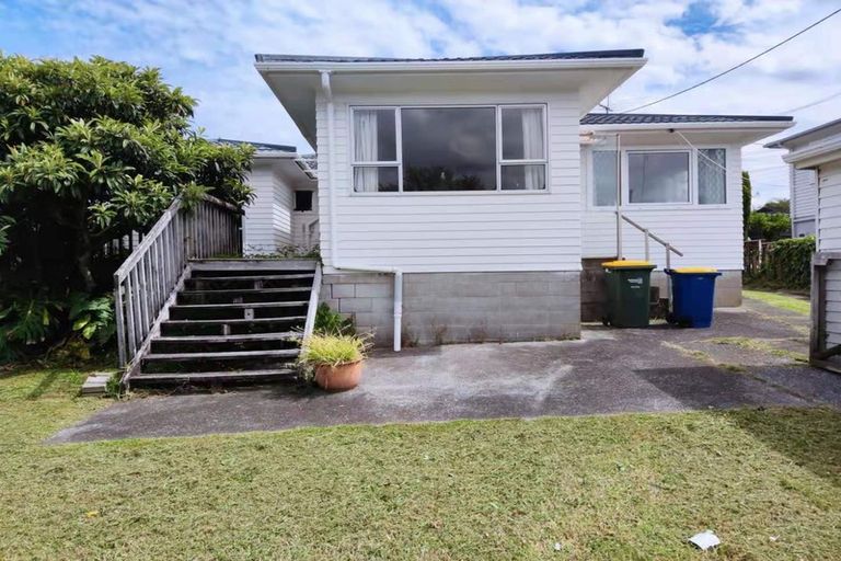 Photo of property in 35 Raleigh Road, Northcote, Auckland, 0627