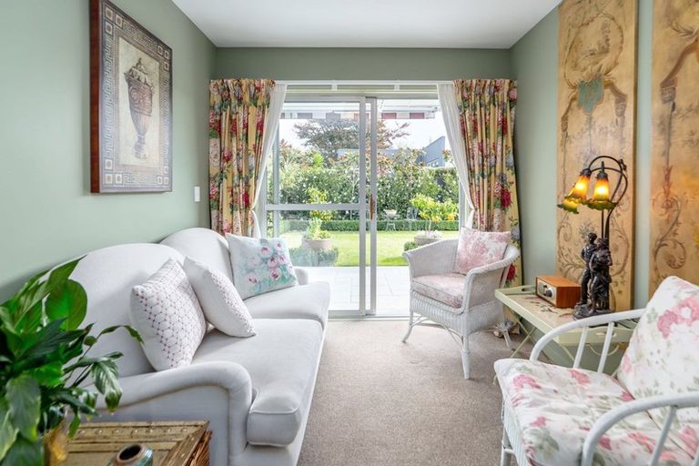 Photo of property in 22 Mahupuku Street, Greytown, 5712