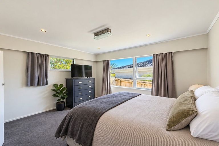 Photo of property in 23 Mirrabooka Avenue, Botany Downs, Auckland, 2010