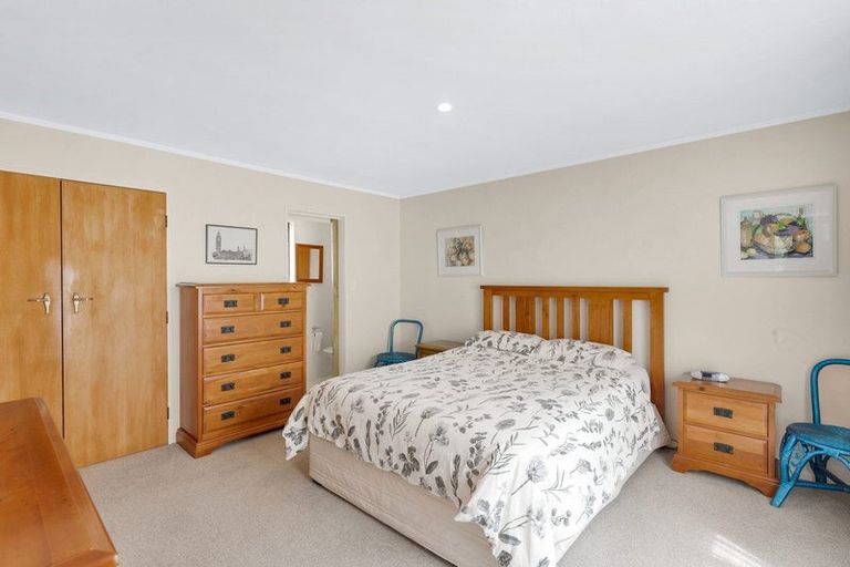 Photo of property in 10 Napier Grove, Waikanae Beach, Waikanae, 5036