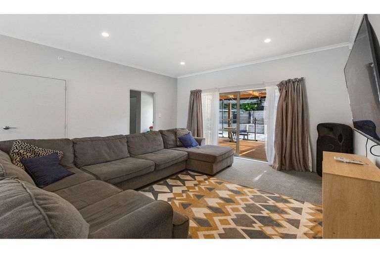 Photo of property in 22 Taiaapure Street, Weymouth, Auckland, 2103