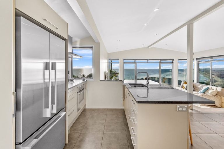 Photo of property in 42 Waitea Road, Muriwai, Waimauku, 0881