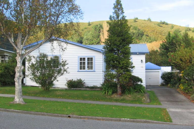 Photo of property in 52 Norton Park Avenue, Fairfield, Lower Hutt, 5011