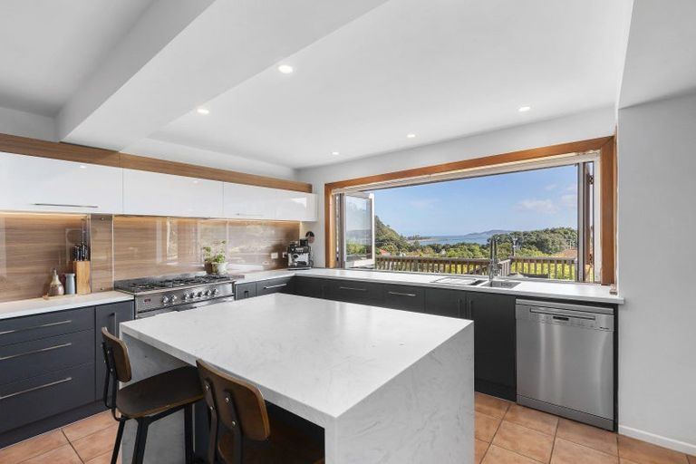 Photo of property in 15 Kotari Road, Days Bay, Lower Hutt, 5013