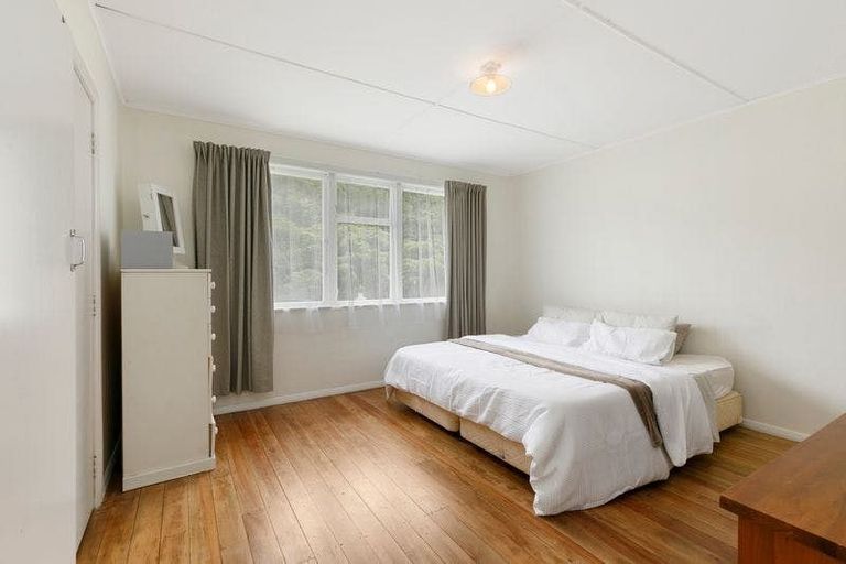 Photo of property in 80 Dowse Drive, Maungaraki, Lower Hutt, 5010