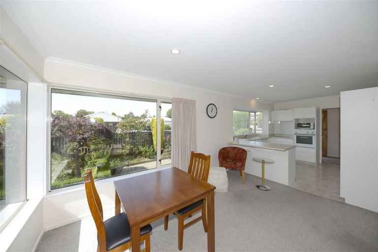 Photo of property in 141 Avonhead Road, Avonhead, Christchurch, 8042