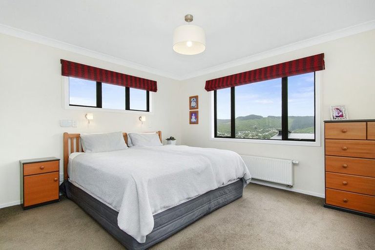 Photo of property in 189 Woodman Drive, Tawa, Wellington, 5028