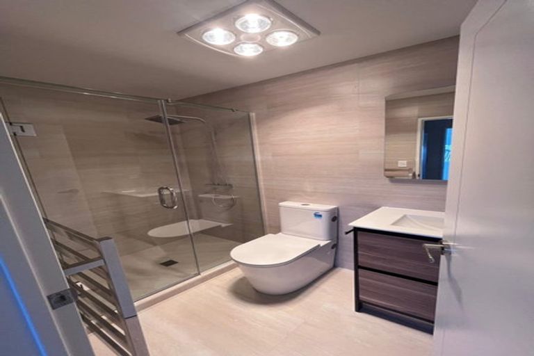 Photo of property in 31 Booralee Avenue, Botany Downs, Auckland, 2010