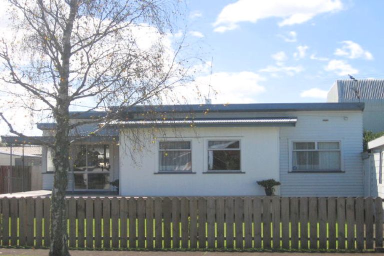 Photo of property in 33 Garelja Road, Henderson, Auckland, 0612