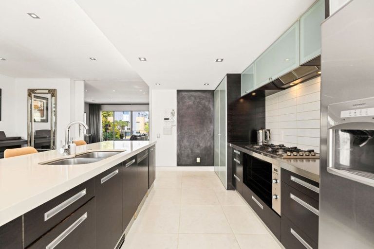 Photo of property in 19 Kilmore Street, Christchurch Central, Christchurch, 8013