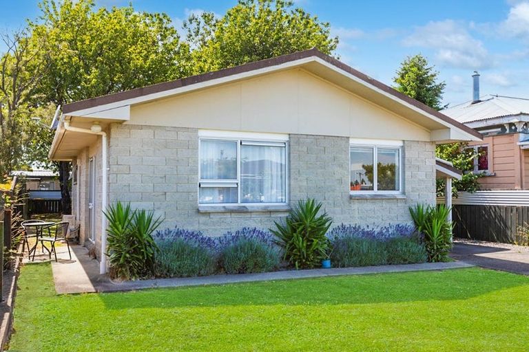 Photo of property in 8a Seddon Street, Dannevirke, 4930