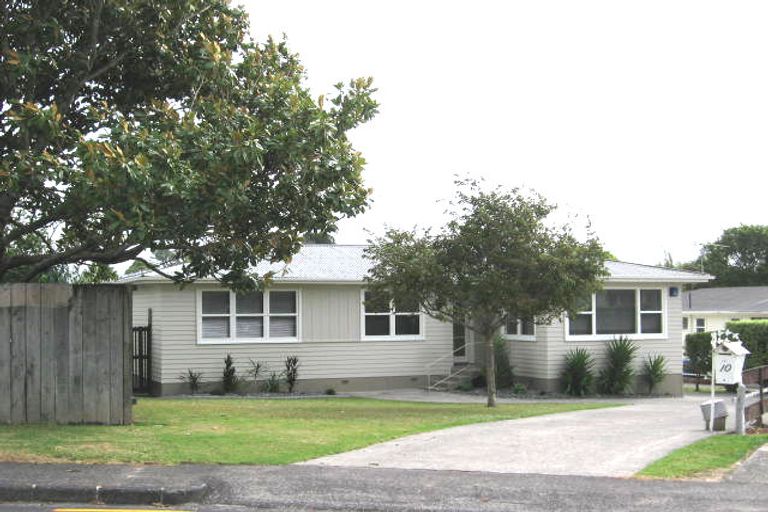 Photo of property in 10 Gregg Place, Sunnyvale, Auckland, 0612