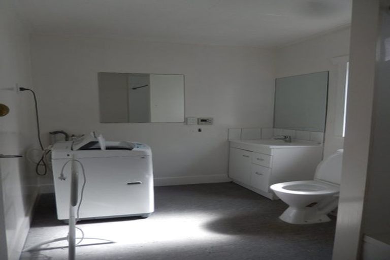 Photo of property in 20 Queens Drive, Kilbirnie, Wellington, 6022