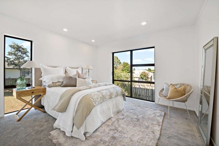 Photo of property in 4 De Quincey Terrace, Highland Park, Auckland, 2010