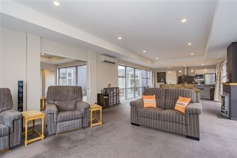 Photo of property in 28 Burbank Drive, Aidanfield, Christchurch, 8025