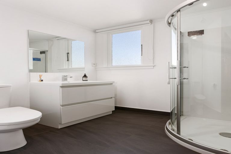 Photo of property in 180 Victoria Road, Saint Clair, Dunedin, 9012