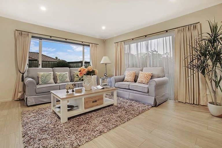 Photo of property in 15 Monash Place, Flat Bush, Auckland, 2016