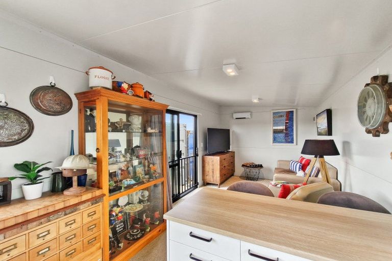 Photo of property in 64 Pratt Avenue, Foxton Beach, Foxton, 4815