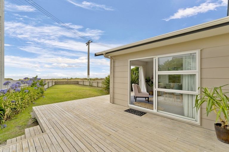 Photo of property in 2 Karaka Street, Otaki Beach, Otaki, 5512