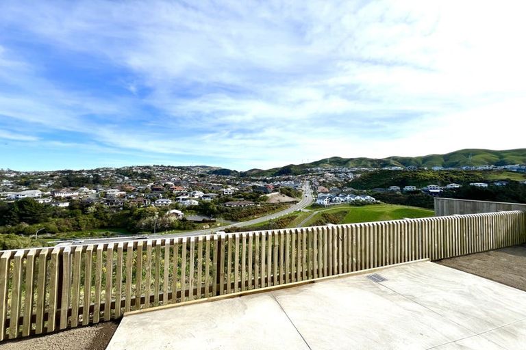 Photo of property in 50 Farnworth Terrace, Glenside, Wellington, 6037