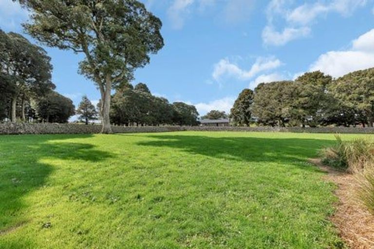 Photo of property in 29 Stoney Hill Road, Te Kamo, 0185