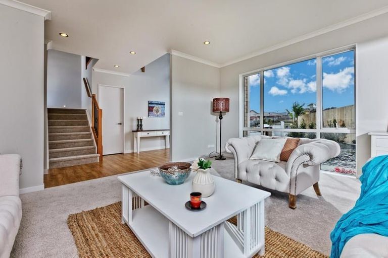 Photo of property in 70 Huntington Park Drive, Greenhithe, Auckland, 0632