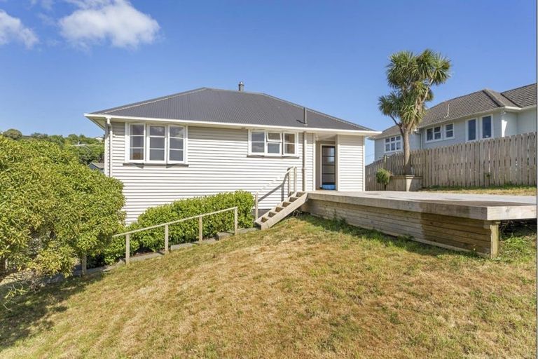Photo of property in 19 Taupiri Crescent, Titahi Bay, Porirua, 5022