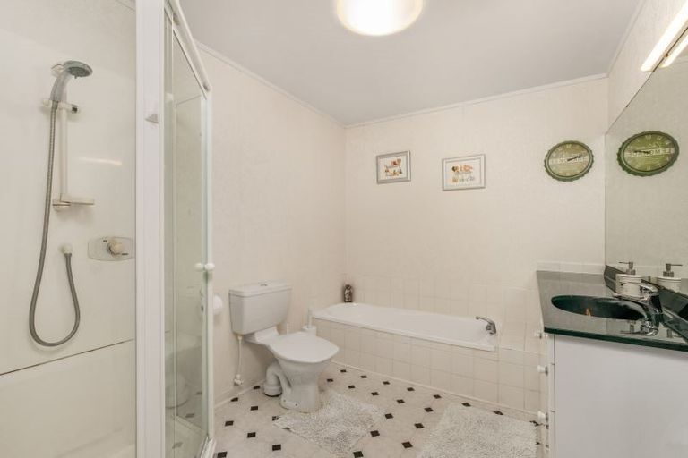 Photo of property in 10 Carnmore Place, Torbay, Auckland, 0630