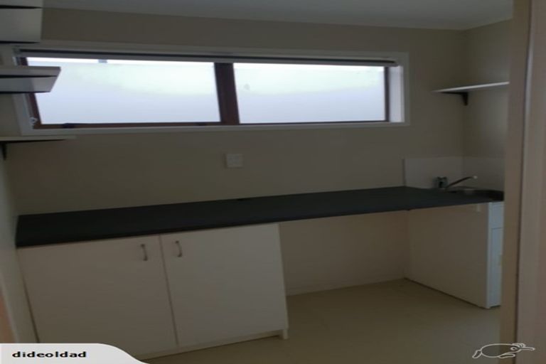 Photo of property in 33 Hobsonville Road, West Harbour, Auckland, 0618