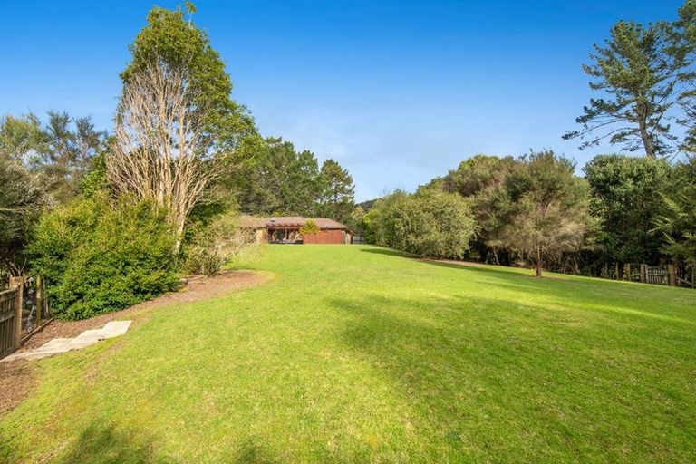 Photo of property in 42 Manuka Grove, Helensville, 0875