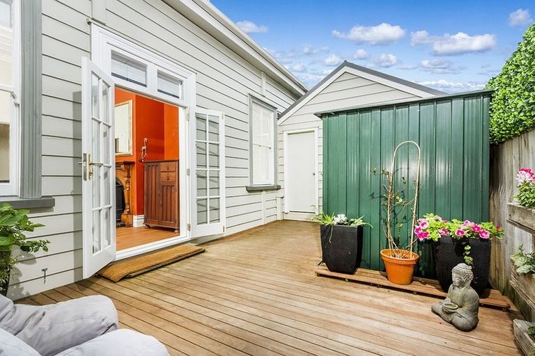 Photo of property in 59 Lake Road, Devonport, Auckland, 0624