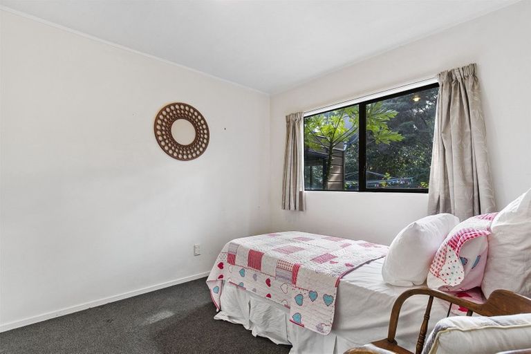 Photo of property in 18 Valecrest Place, Bayview, Auckland, 0629