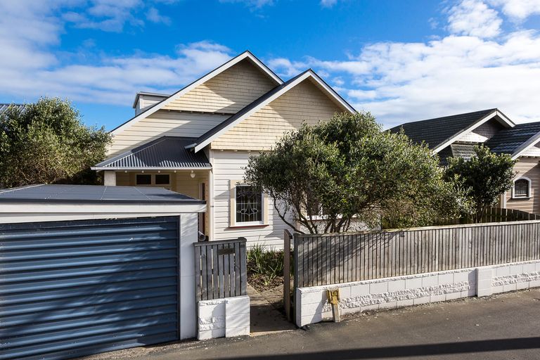 Photo of property in 180 Victoria Road, Saint Clair, Dunedin, 9012
