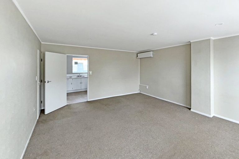 Photo of property in 6/77 West Coast Road, Glen Eden, Auckland, 0602