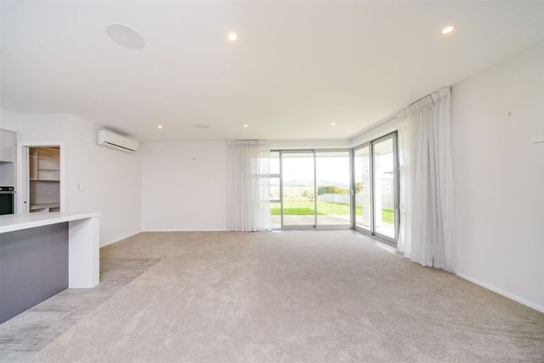 Photo of property in 162 Pacific Drive, Fitzherbert, Palmerston North, 4410