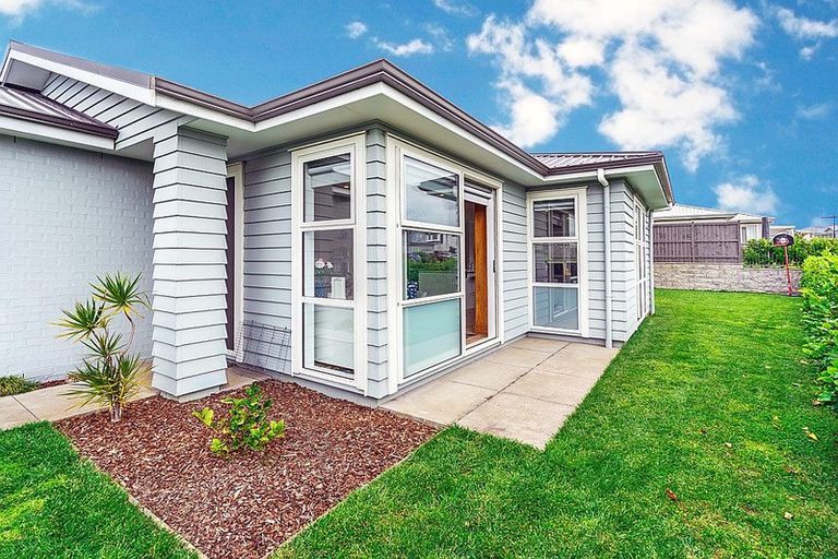 Photo of property in 14 Tyler Davies Drive, Red Beach, 0932