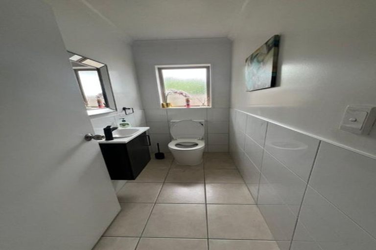 Photo of property in 9 Neesons Way, Glendene, Auckland, 0602