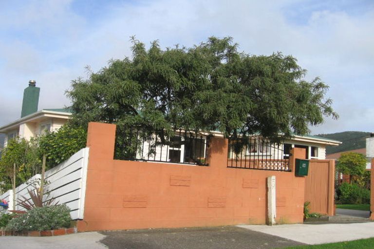 Photo of property in 34 Saint Johns Terrace, Tawa, Wellington, 5028