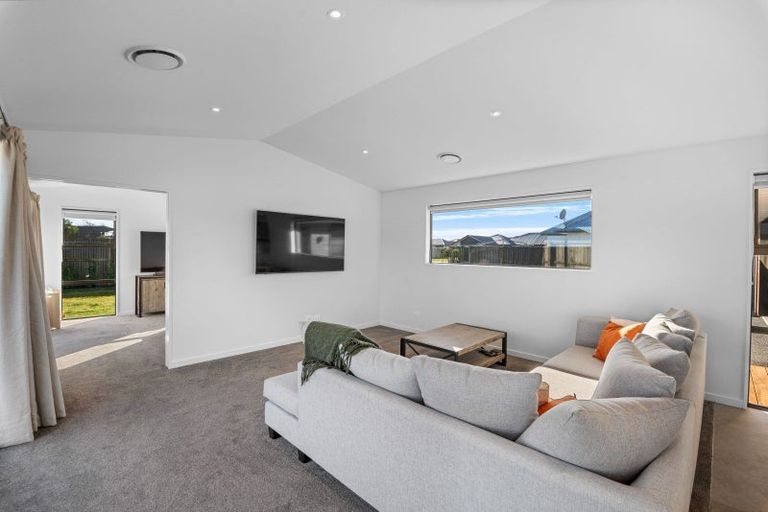 Photo of property in 6 Maleny Lane, Rolleston, 7615