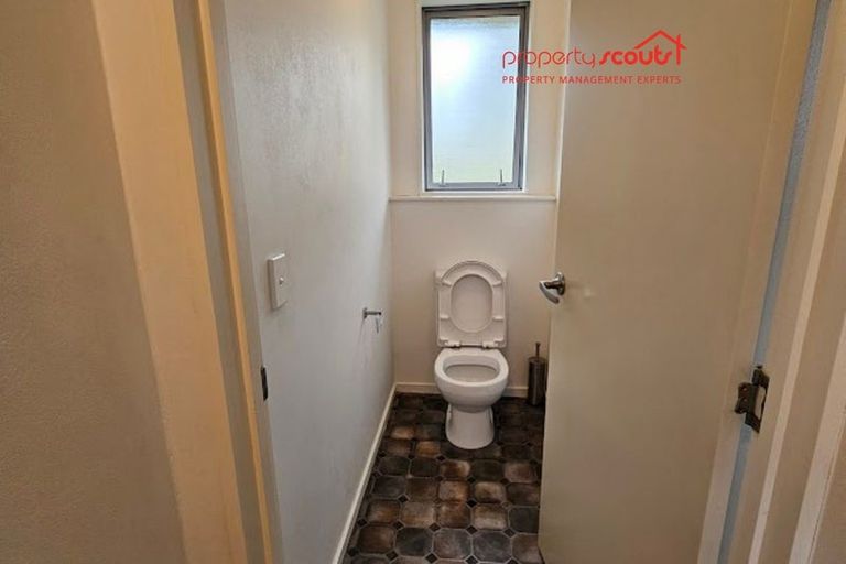 Photo of property in 71 Queenwood Road, Levin, 5510