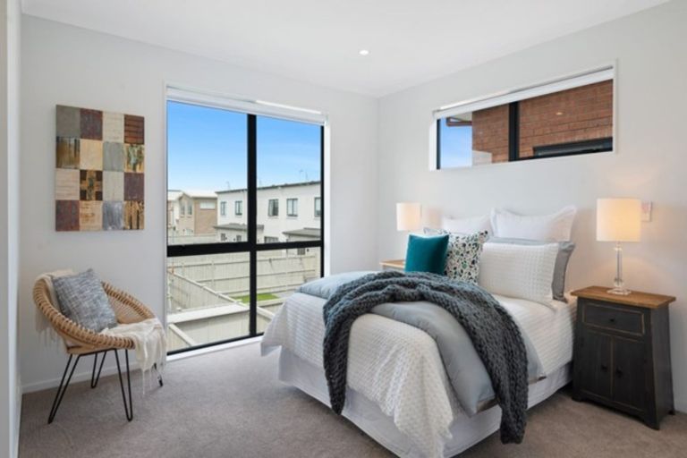 Photo of property in 37 Pepene Avenue, Takanini, 2112